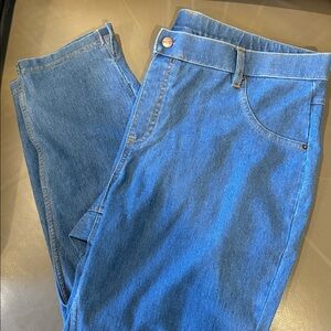 Ankle slit, essential denim capris medium wash